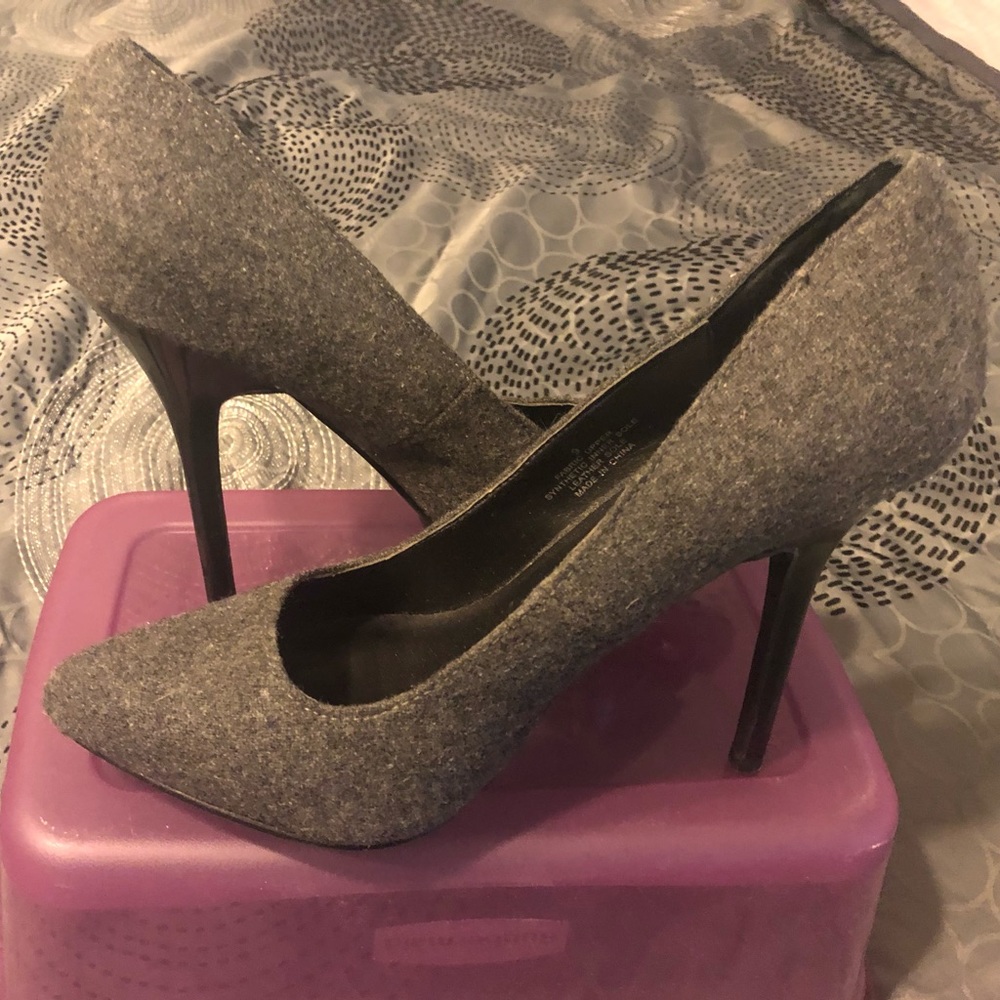 Jessica Simpson stilettos